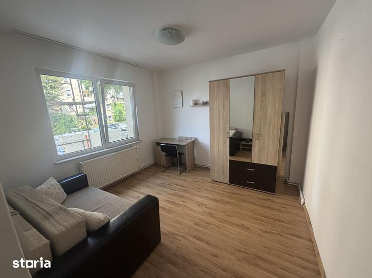 Apartament cu 3 camere decomandat în Cornișa