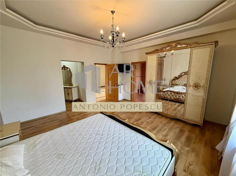 Casă individuală cu 8 camere cu Canalizare în Bucov