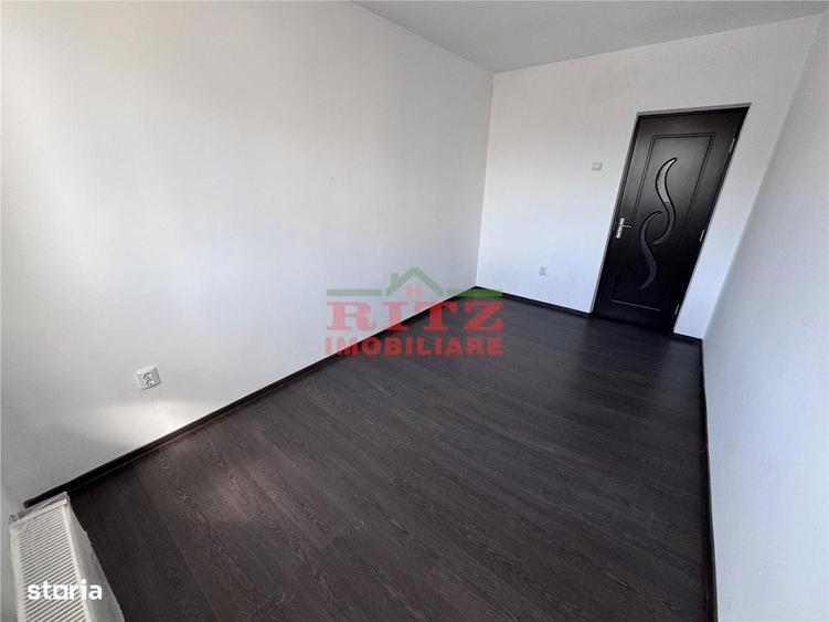 Apartament cu 4 camere decomandat în Crișan