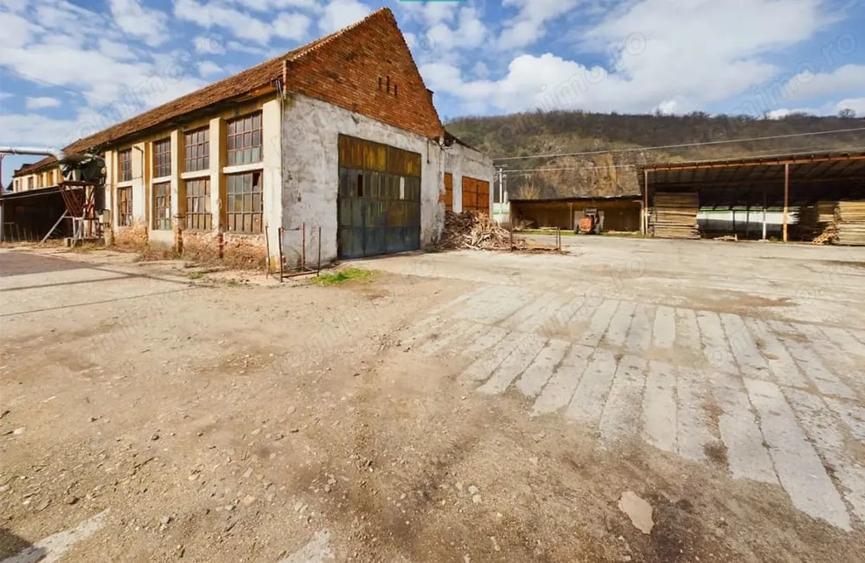 Spațiu comercial, de 1,280 mp, în Șoimoș