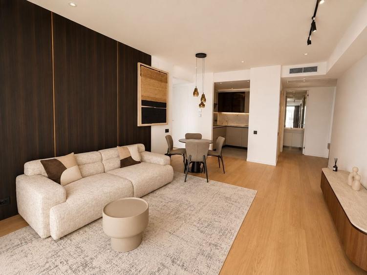 Apartament cu 3 camere semidecomandat în Floreasca