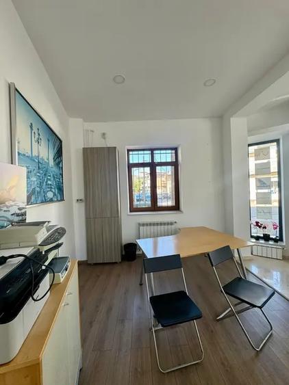 Spațiu comercial, de 65.470001220703 mp, în Parcul Carol