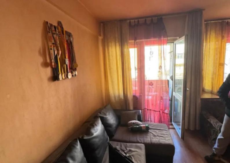 Garsonieră decomandată, mobilată în Craiovița Nouă