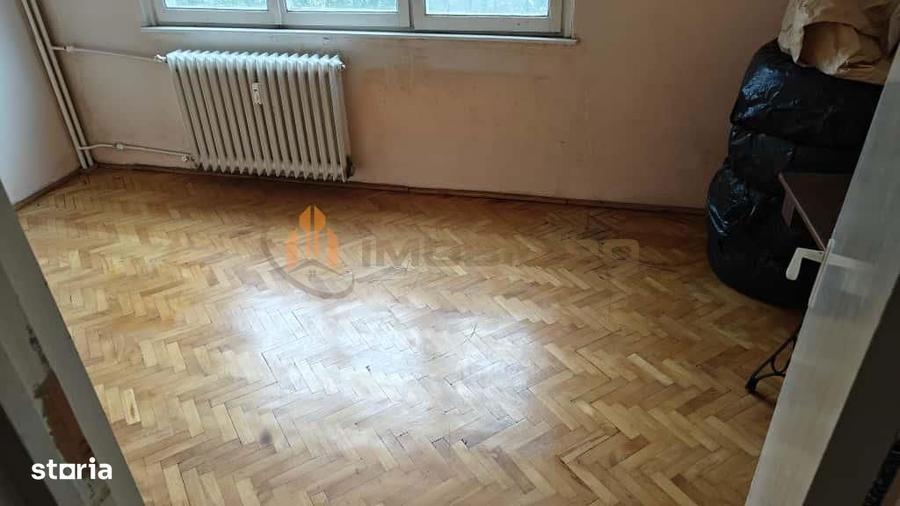 Apartament cu 3 camere semidecomandat în Tătărași