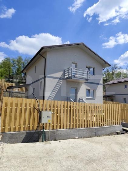 Casă individuală cu 4 camere cu Canalizare în Valea Lupului