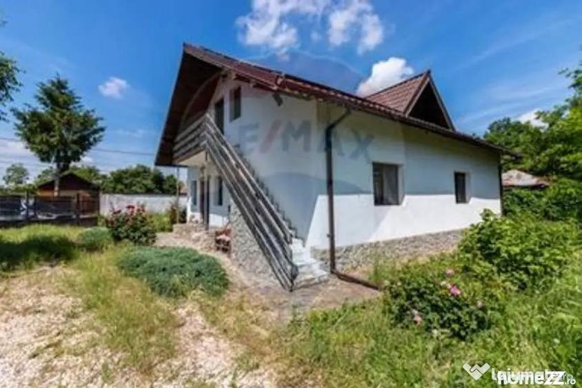 Casă cu 4 camere cu Teren 4435 Mp în Tomșani