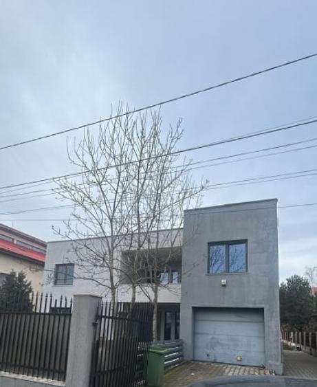 Casă individuală cu 5 camere cu Canalizare în Otopeni