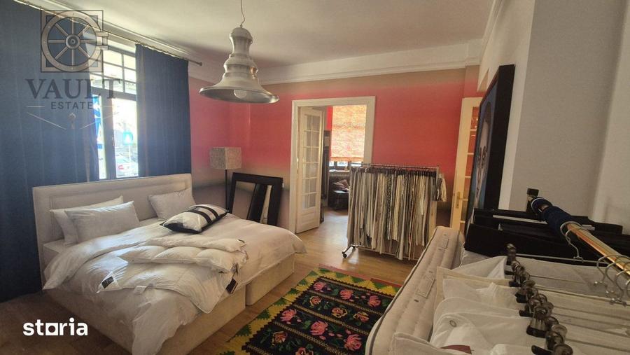 Apartament cu 5 camere decomandat în Moșilor