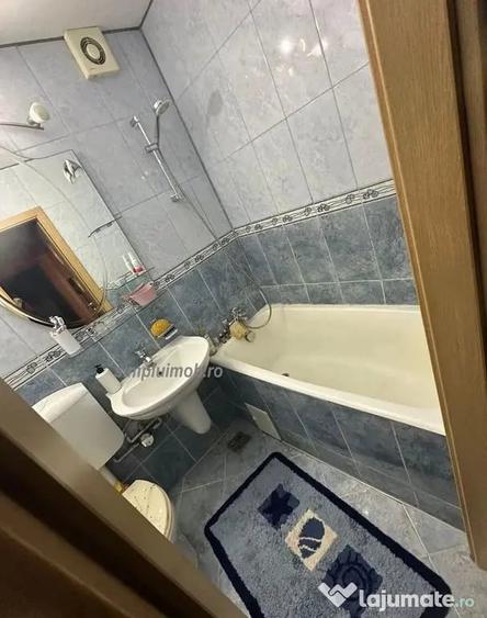 Apartament cu 4 camere decomandat în Titan