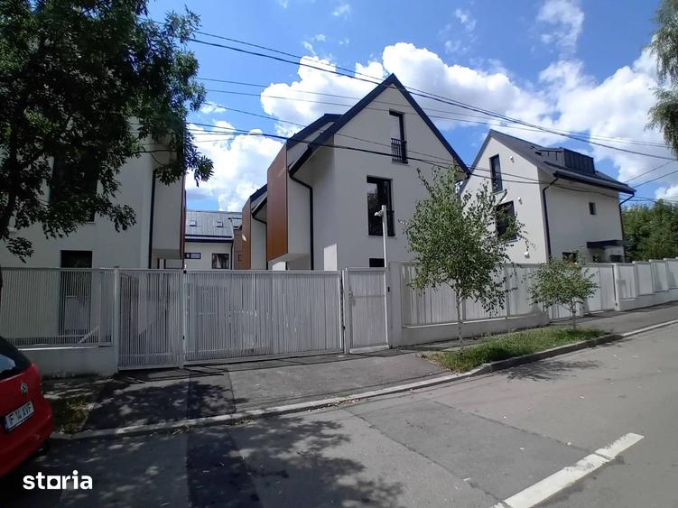 Casă cu 5 camere cu Teren 175 Mp în Străulești
