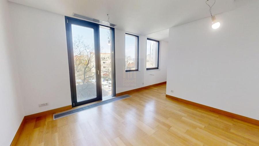 Apartament cu 3 camere semidecomandat în Eminescu