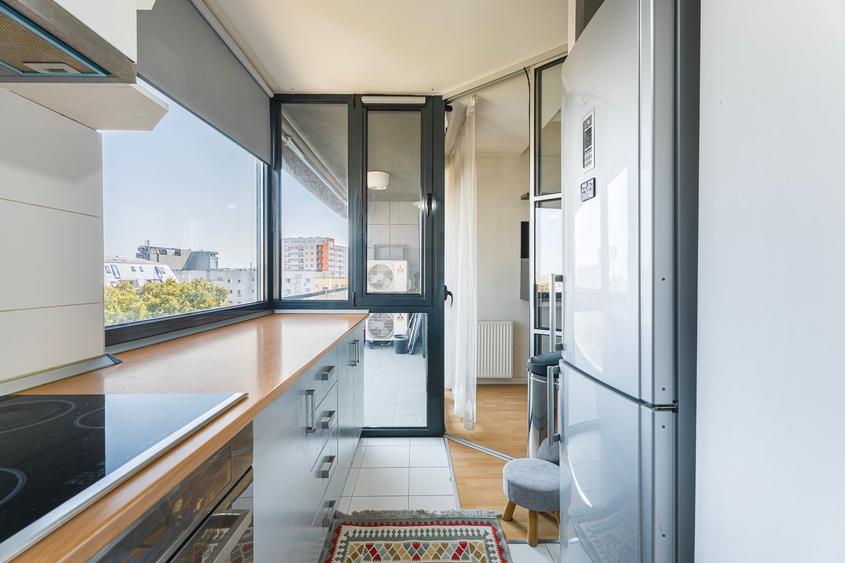 Apartament cu 3 camere semidecomandat în Calea Călărașilor