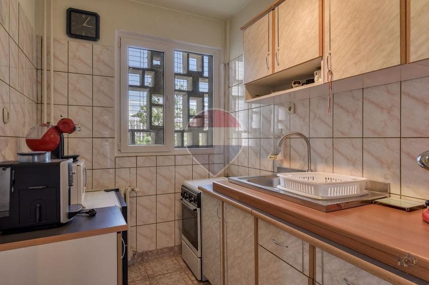 Apartament cu 3 camere semidecomandat, mobilat în Vatra Luminoasă