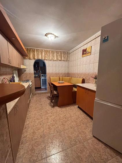 Apartament cu 3 camere decomandat în Metalurgie