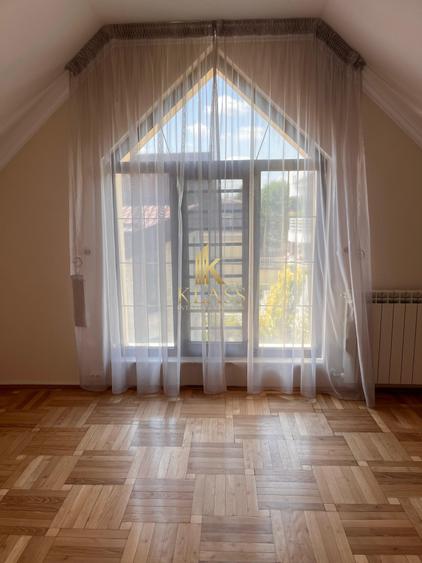 Casă individuală cu 13 camere cu Canalizare în Voluntari