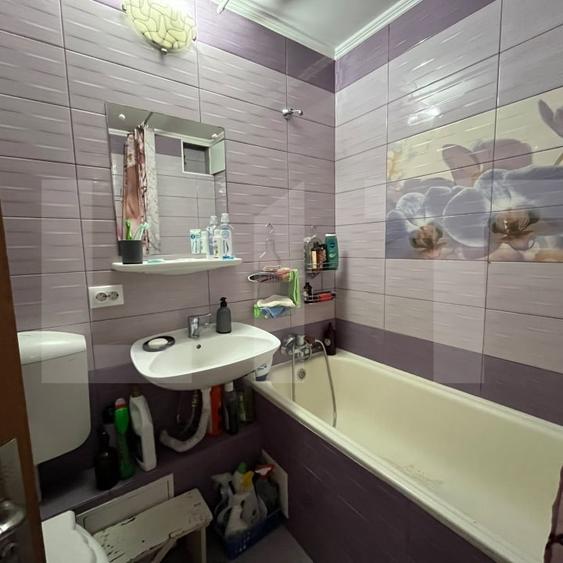 Apartament cu 4 camere decomandat, mobilat în Central