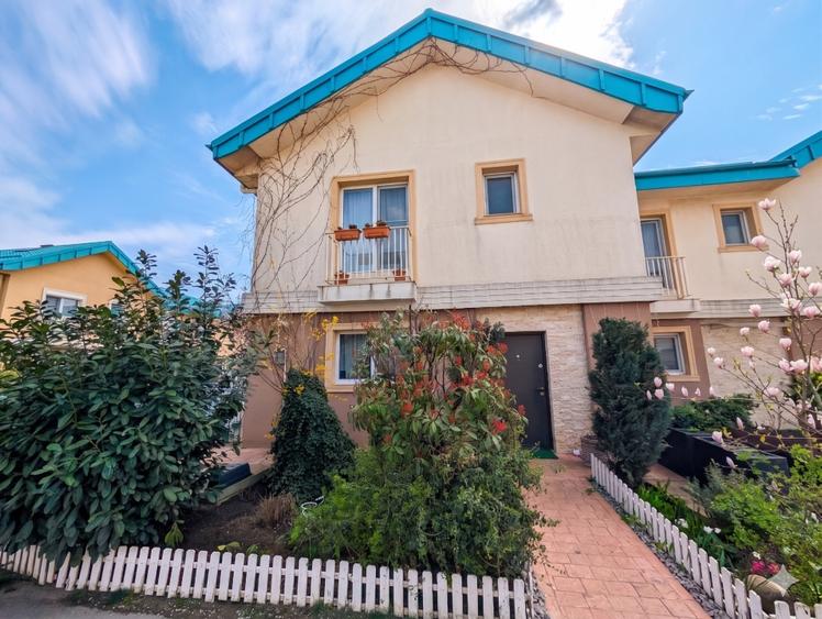 Casă individuală cu 4 camere cu Canalizare în Crețuleasca