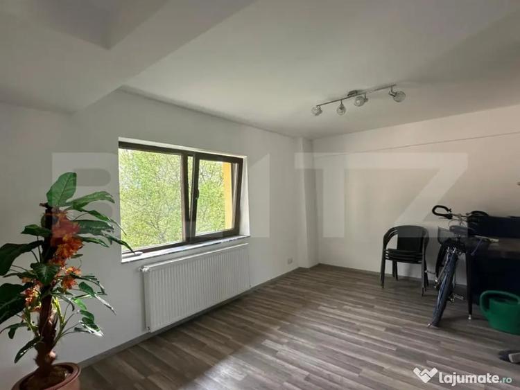 Casă cu 7 camere cu Teren 420 Mp în Central
