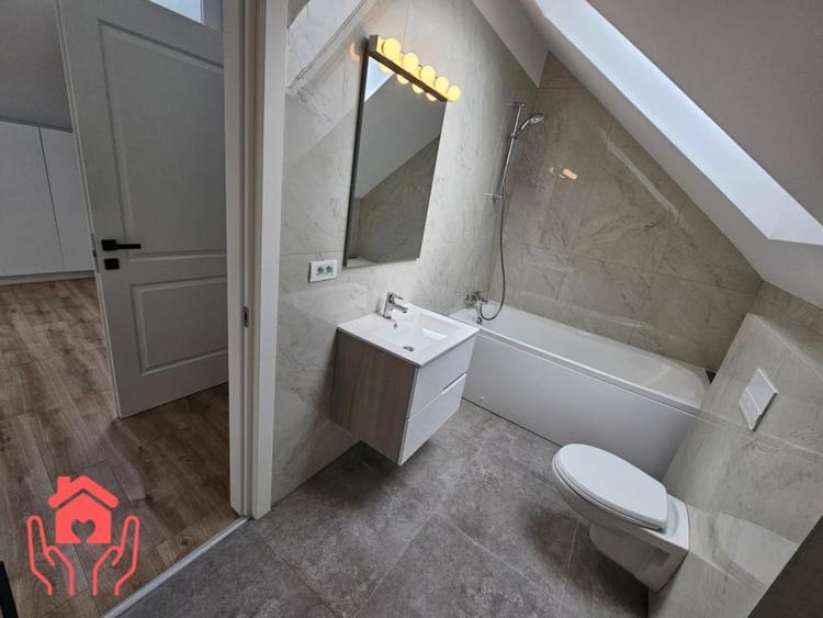 Casă cu 4 camere decomandat cu Piscina în Pipera
