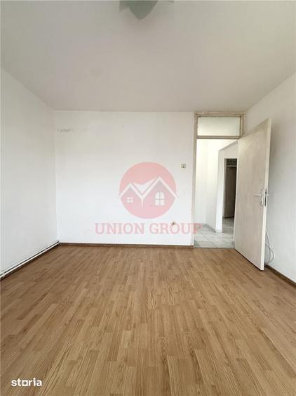 Apartament cu 4 camere decomandat în Km 4