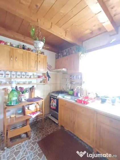 Casă cu 5 camere cu Teren 2800 Mp în Moldovenești