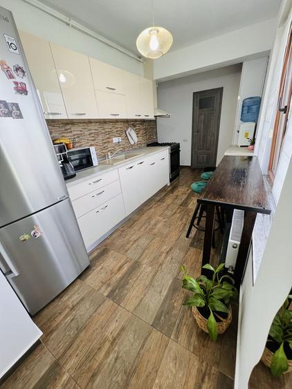Apartament cu 3 camere decomandat, mobilat în Central
