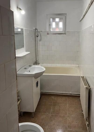Apartament cu 4 camere semidecomandat în Dacia