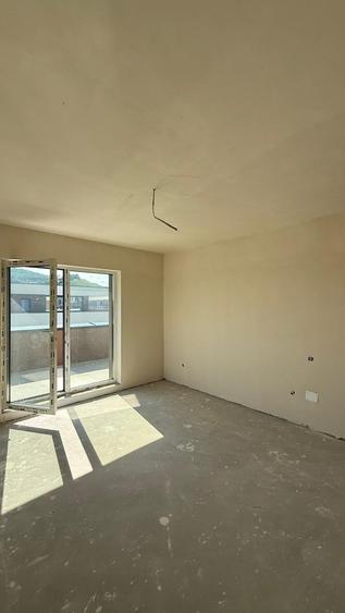 Apartament cu 3 camere semidecomandat în Florești