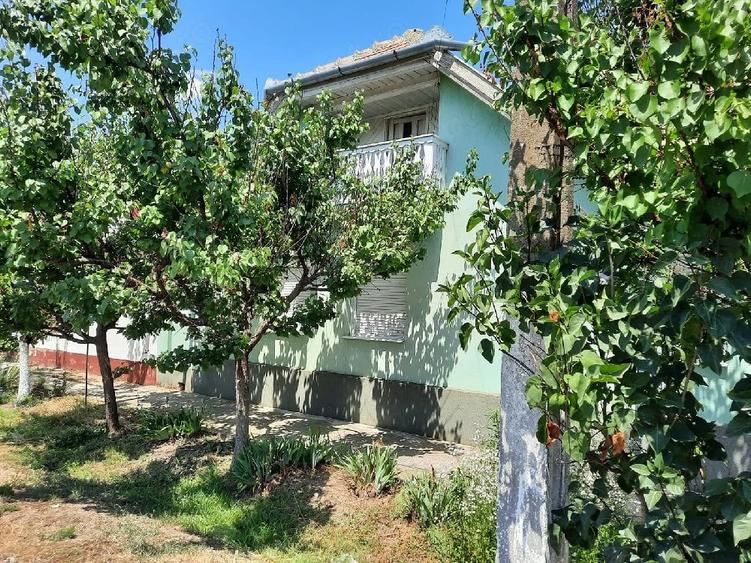 Casă cu 2 camere cu Teren 2160 Mp în Zerind