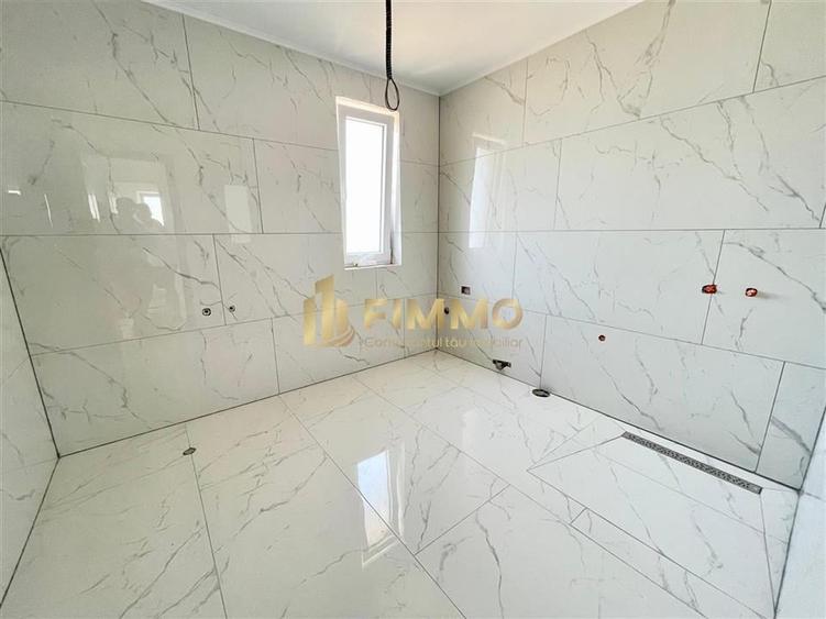 Duplex cu 4 camere cu Canalizare în Ipotești