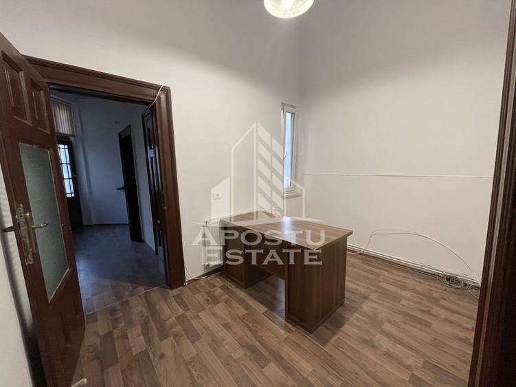 Spațiu comercial, de 47 mp, în P-ța Unirii