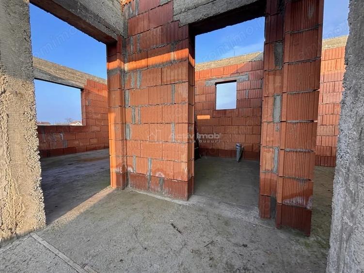 Casă cu Teren 560 Mp în Tărian
