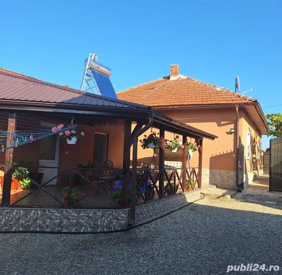 Casă cu 5 camere cu Teren 1600 Mp în Petroasa Mare