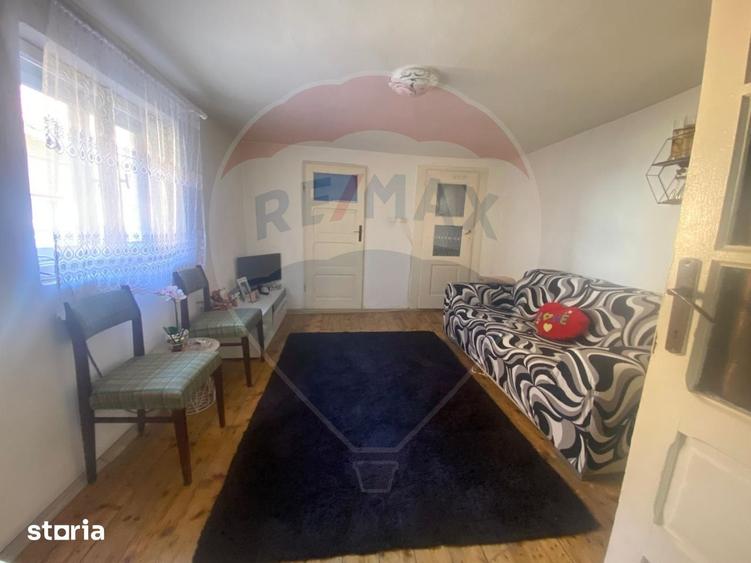 Casă cu 7 camere cu Teren 2522 Mp în Brateiu