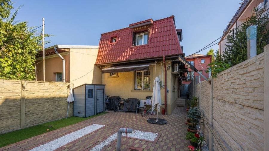 Casă individuală cu 5 camere cu Canalizare în Bucureștii Noi