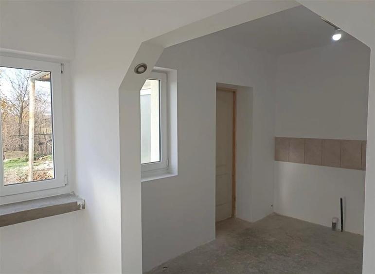 Casă cu 3 camere cu Teren 1677 Mp în Sântimreu