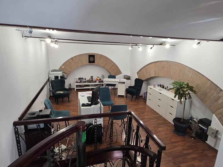 Spațiu comercial, de 56 mp, în Albești