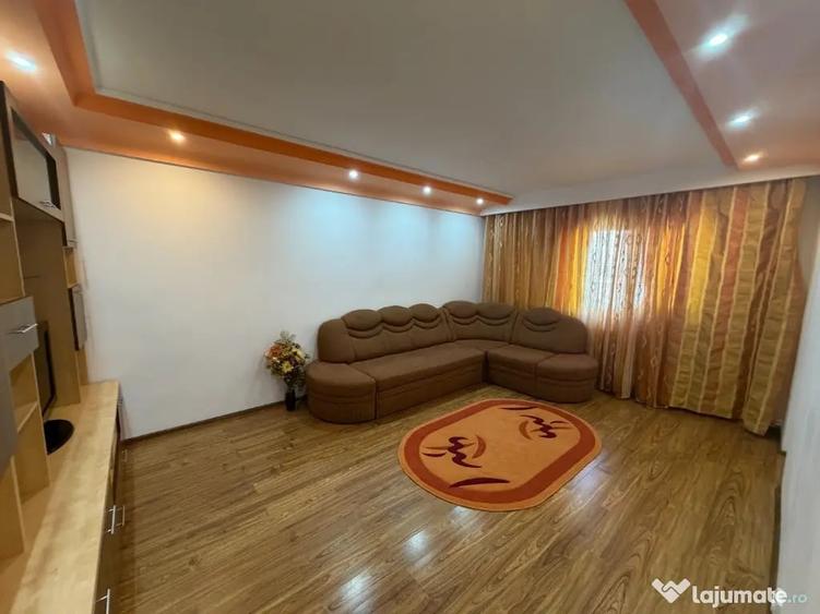Apartament cu 3 camere decomandat în E3