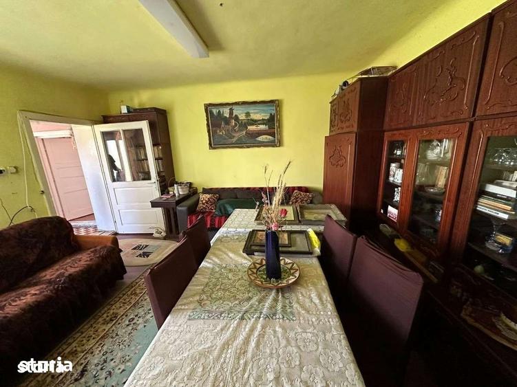 Casă cu 2 camere cu Teren 2982 Mp în Adămuș