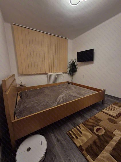 Apartament cu 2 camere semidecomandat în Bucur Obor