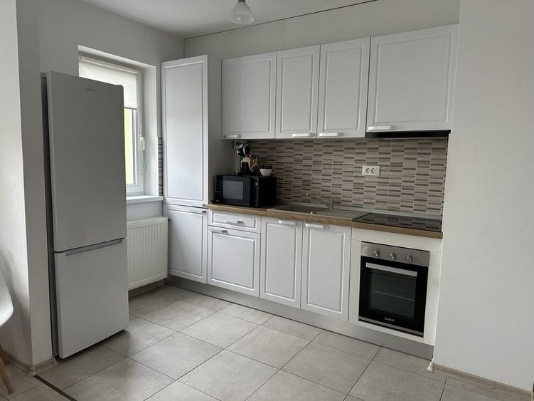Apartament cu 2 camere nedecomandat în Tractorul