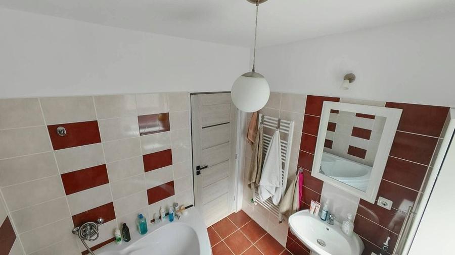 Apartament cu 3 camere decomandat în Exterior Vest