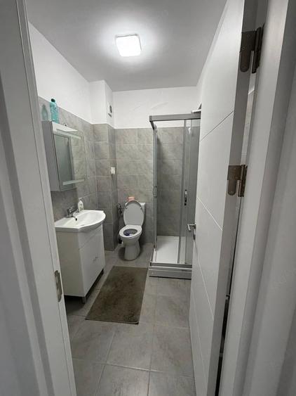 Garsonieră decomandată în Apărătorii Patriei