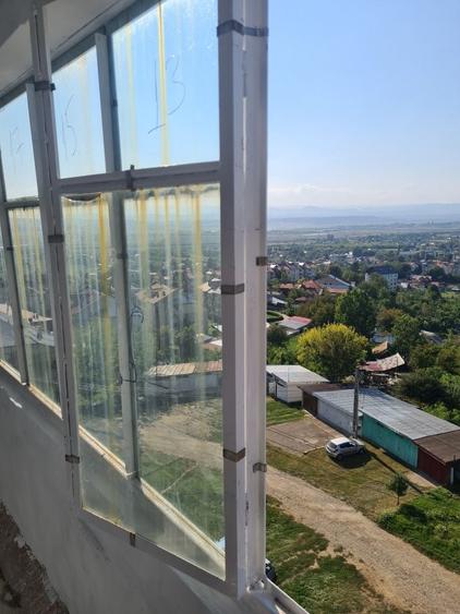 Apartament cu 3 camere decomandat în Buhuși