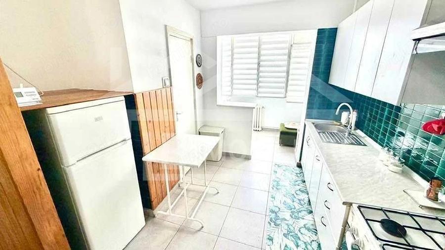 Apartament cu 3 camere decomandat, mobilat în Cornișa