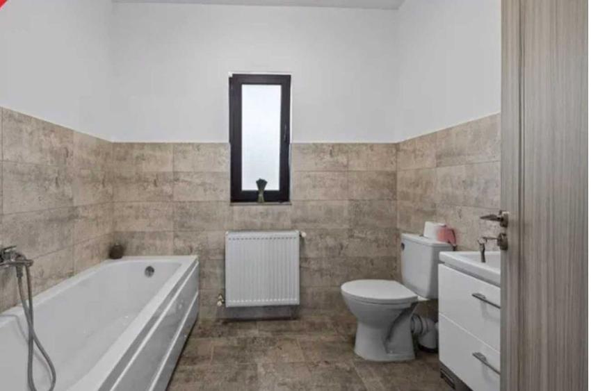 Casă individuală cu 6 camere cu Teren 768 Mp în Cumpăna