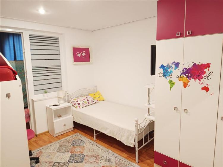 Apartament 3 camere in zona centrala Moldova Noua - 9