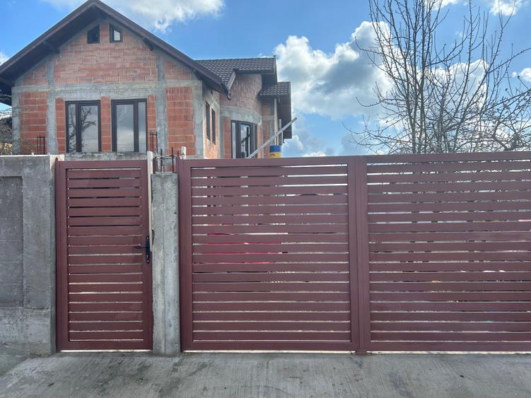 Casă cu 4 camere în Bărcănești