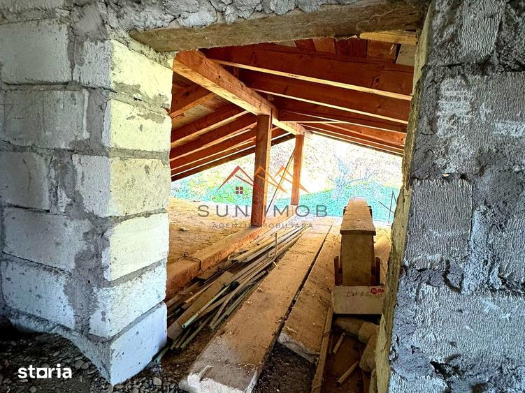 Casă cu 6 camere cu Teren 1354 Mp în Cornu