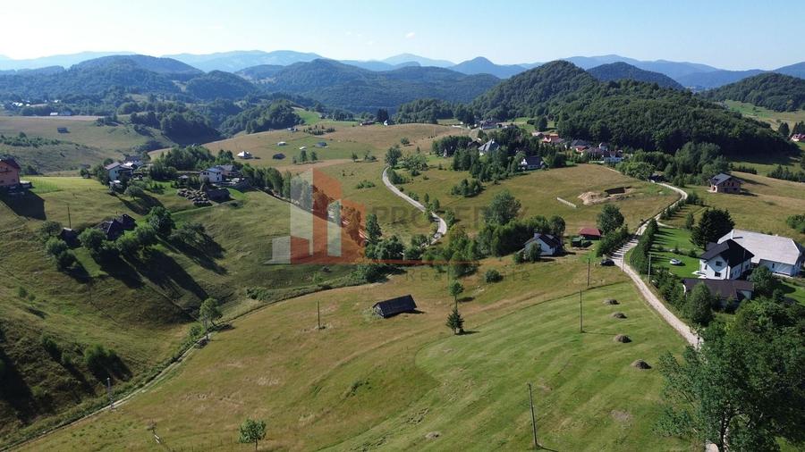 Teren Construcții intravilan de 3908 mp, în Dâmbovicioara